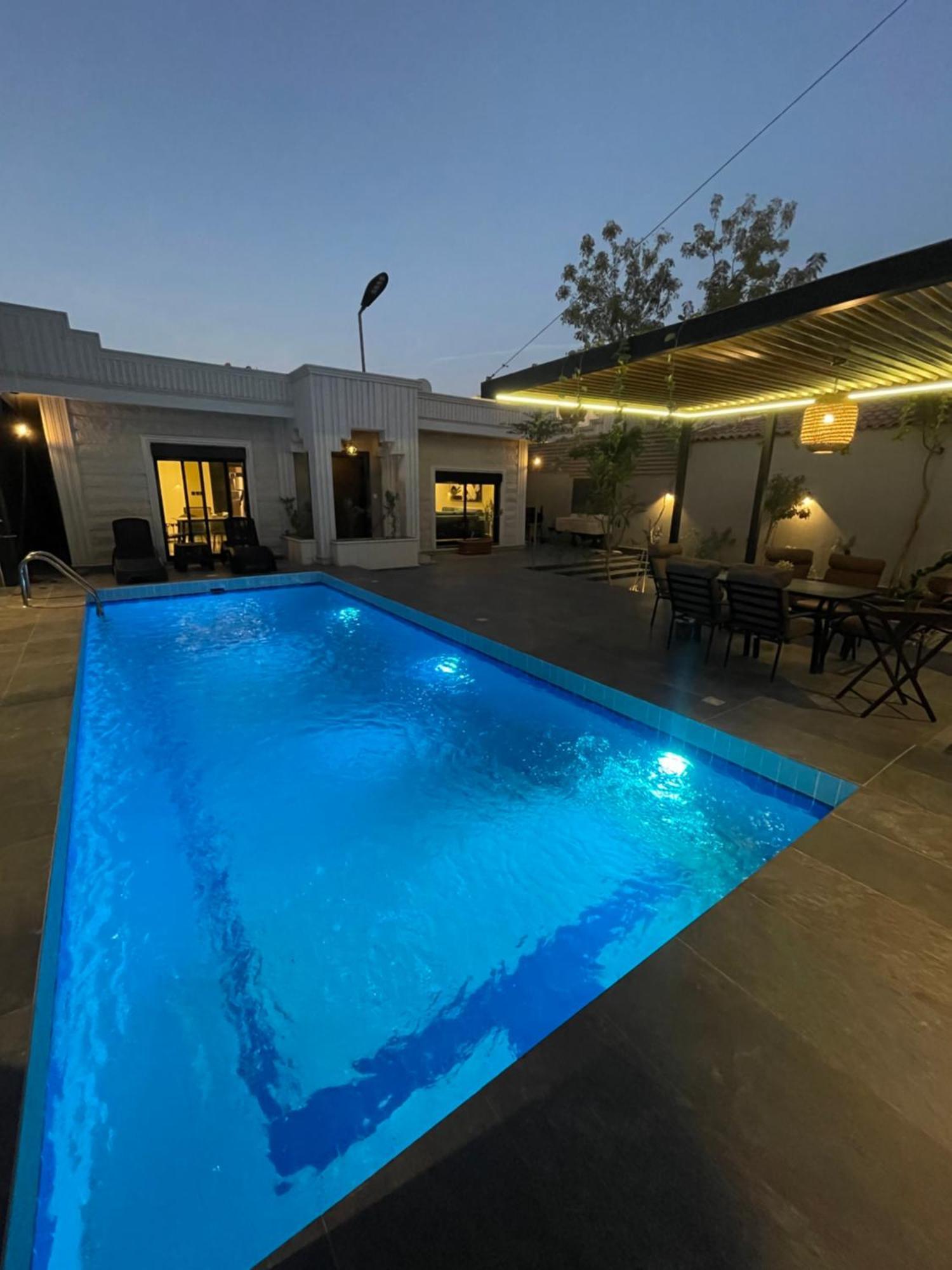 فيلا موقع مميز وإطلالة على المسبح Riyadh Exterior photo