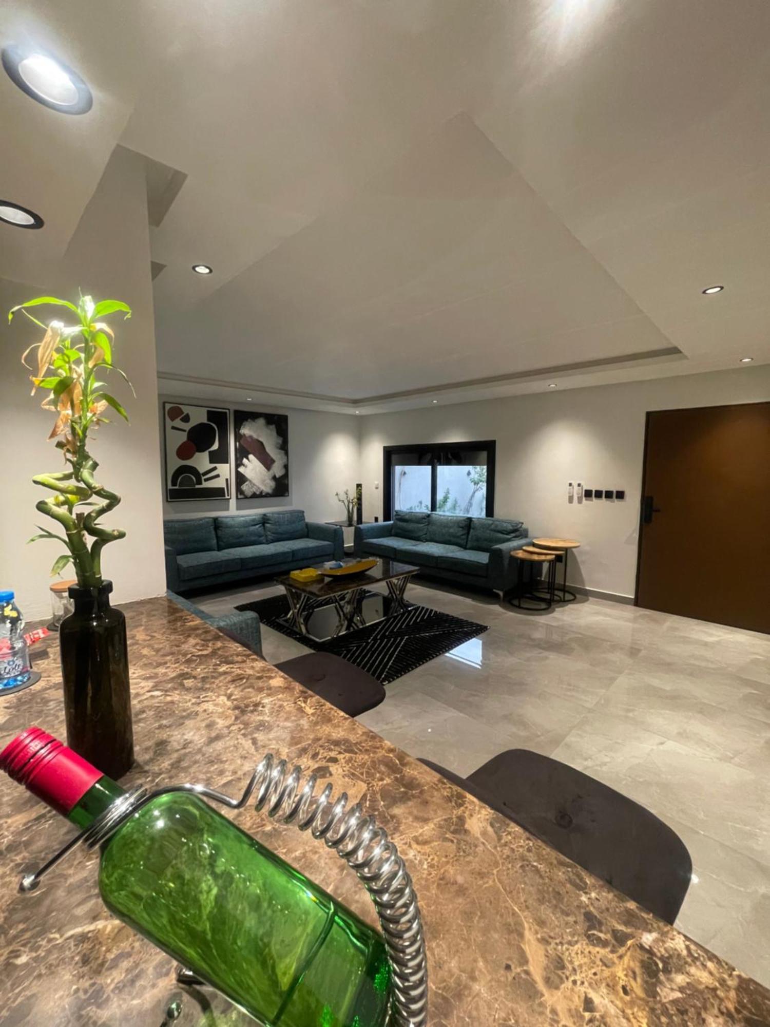 فيلا موقع مميز وإطلالة على المسبح Riyadh Exterior photo